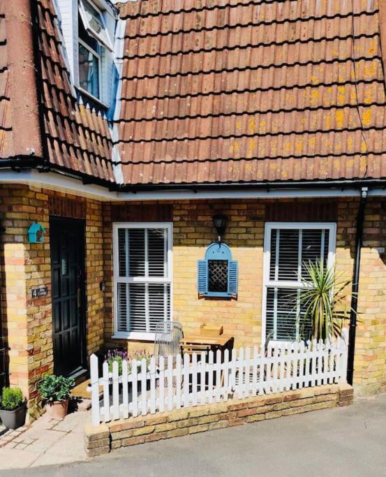 May Cottage - Heart Of Vibrant Village & 10 Mins Walk To Beach Милфорд-он-Си Экстерьер фото