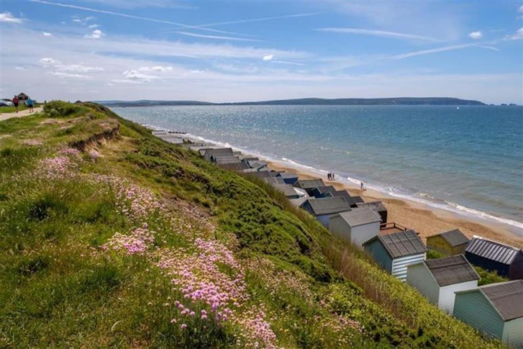 May Cottage - Heart Of Vibrant Village & 10 Mins Walk To Beach Милфорд-он-Си Экстерьер фото